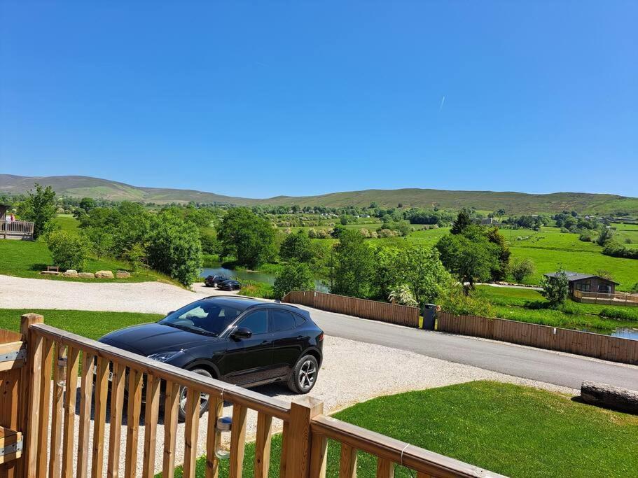 Diddly Squat Lodge With Hot Tub, Pendle View Holiday Park Клайтеро Экстерьер фото